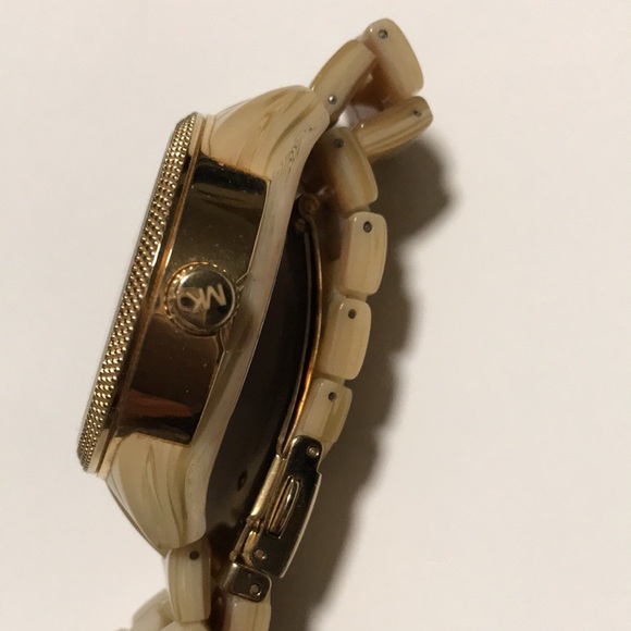 Michael Kors Watch - Nice worn few times, needs battery. - Picture 3 of 8